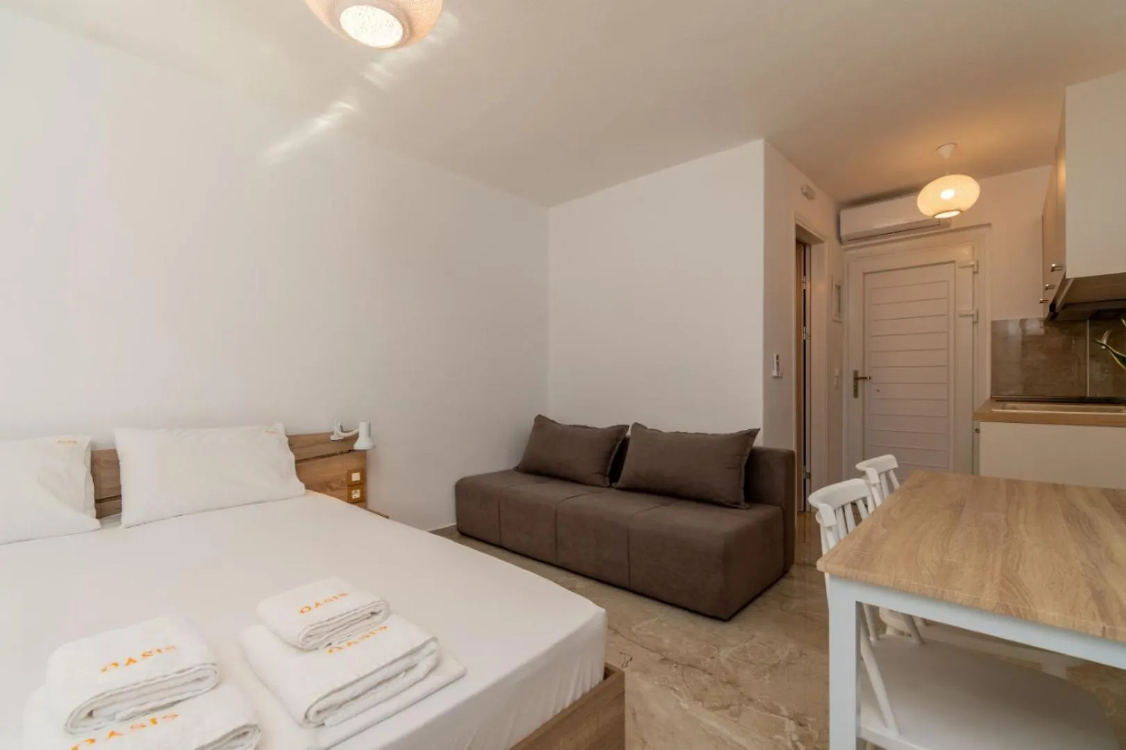 Oasis Luxury Apartments And Rooms Nikiti Greece
