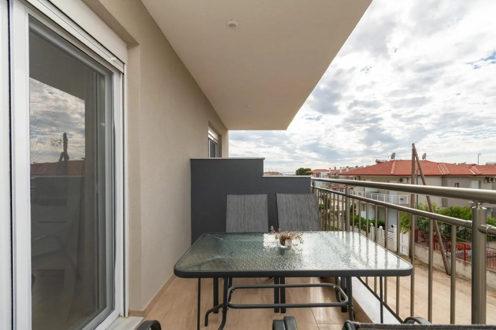 Oasis Luxury Apartments And Rooms Nikiti Greece