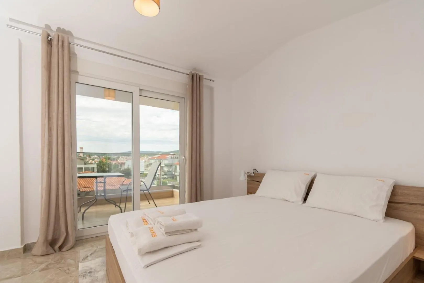 Oasis Luxury Apartments And Rooms Nikiti Greece