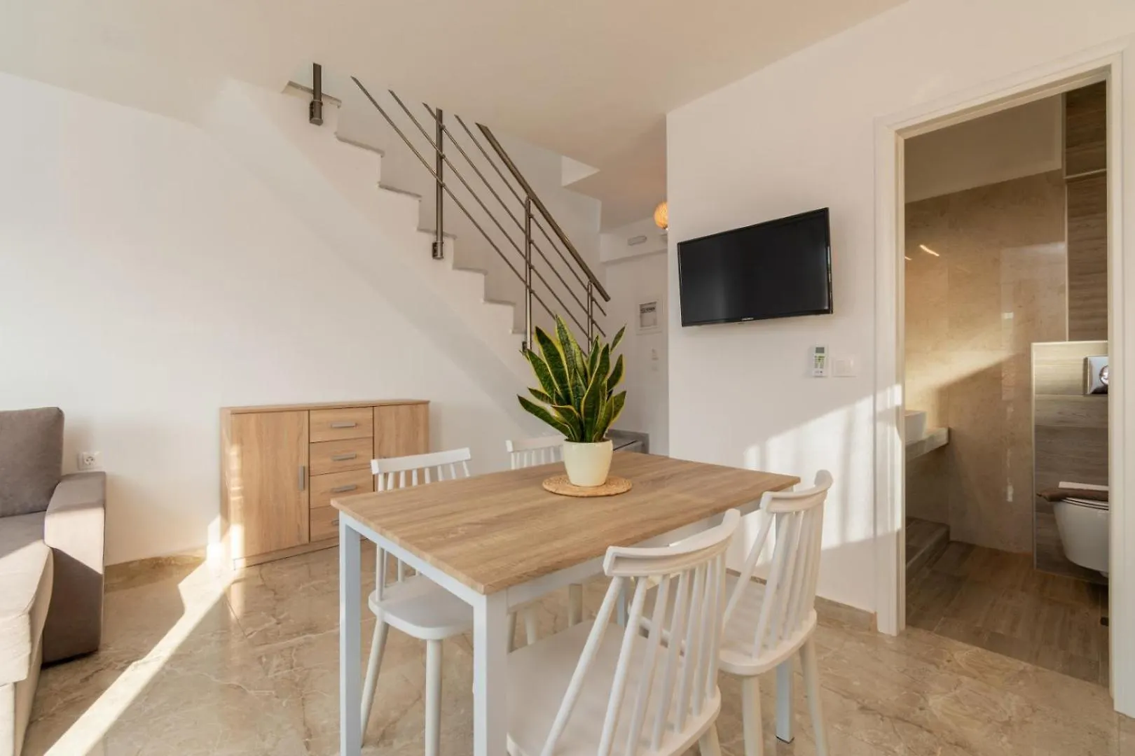 Oasis Luxury Apartments And Rooms Nikiti Greece